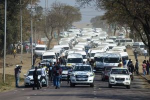 Taxi betogings raak gewelddadig in Pretoria - Ons Verskaf Belangrike Dienste – kan nie verkeersboetes te betaal