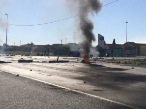 Gewelddadige betogings oor dienslewering saai verwoesting in township buite Secunda