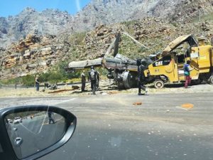 Lugmaghelikopter stort neer op die N1 naby die Hugenotetonnel in die Wes-Kaap