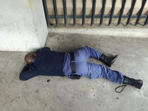 SAPD-beampte dronk, bewusteloos en gewapend by Durban Mall aangetref
