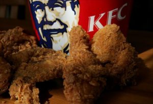 Dis nou vinger lek lekker! -Bankrot munisipaliteit spandeer R90,000 op KFC