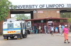 Studente van Limpopo univeristeit weier om moeilike eksamen af te lê