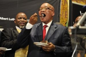 Belastingbetalers in SA gaan moet hoes om Zuma en sy vroue lewenslank te onderhou na Parlementere besluit