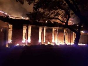 Booswigte gebruik glo petrolbom om Afrikaanse kerk op Rustenburg aan die brand te steek