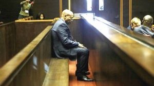 Swart Vrydag vir Zuma -Hooggeregshof beslis dat Zuma “must pay back the money” vir sy regskostes