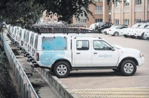 Prasa koop 174 bakkies, minibusse teen 'n koste van meer as R57.6 miljoen met belastingbetalers se geld ... net sodat hul kan stof vergaar in parkeer terrein