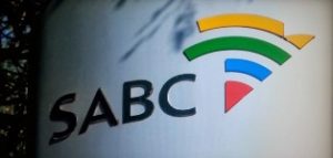 Sukkelende SABC wat reeds jare afhanklik is van staatshulp het personeel in ’n reuse verleentheid gedompel deur nie hul salarisse te betaal