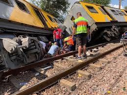 Onbevoegdheid personeel werksaam by Spoortnet asook die versuim om instandhouding en herstelwerk te doen, is oorsaak van treinbotsing