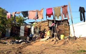“ANC party se ou slagspreuk, ‘A better life for all’, bly slegs dit – ’n slagspreuk”: 55,5% van die Suid-Afrika se bevolking is in armoede gedompel weens finansiële ongelykheid
