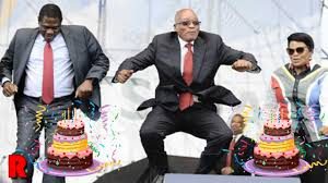 Zuma se sang loopbaan – gewese president van die piesang republiek wil nou ‘n sang album uitbring met “struggle” liedere