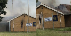 Oproerige inwoners van plakkerskamp se gemoedere loop hoog na mislukte ANC behuisingsprojek, Betogers steek satelliet-polisiekantoor in Alra Park aan die brand