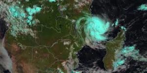 Sikloon Kenneth tref Mosambiek en kan meer skade berokken as vorige een sikloon