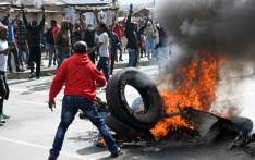 Steynsrus in puin gelê nadat betogers grootskaalse skade aangerig het tydens gewelddadige betoging