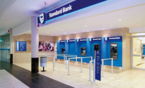 Standard Bank sluit 104 takke landwyd, duisende werksgeleenthede is op die spel en talle kliënte is rooi onder die kraag oor nuwe verwikkeling