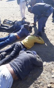 ‘Moordbende’ naby plaas in Vrystaat gestuit – 5 mans gearresteer onder wie twee oudpolisielede was – Hulle het nie gekom om te roof, hulle was te swaar gewapen