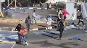 Voortslepende dienstebetogings deur barbaarse protesteerders in SA bedreig mense se veiligheid