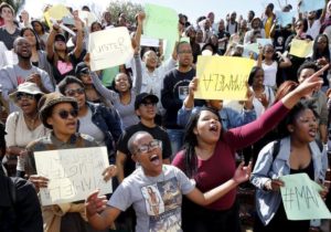 Universiteit Stellenbosch sou brand oor Afrikaans, taalbeleid is aangepas weens politieke druk