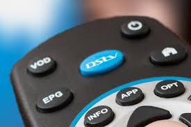 DSTV- intekenaars betaal jaarliks R54 miljoen gesamentlike vir senior amptenare se salarisse – programme herhaaldelik uitgesaai en is diens buitensporig duur