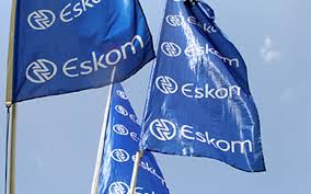 Bankrot Eskom se topbestuurders wat jaarliks R1,5 tot R3 miljoen verdien, dring aan op verhoging omdat geen salarisverhoging gegee is to dusvêr