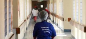 Mamelodi-hospitaal is 'n doodstrik  - baba val na dood tydens geboorte weens tekort aan verpleeg personeel