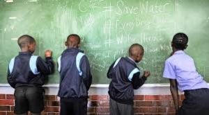 Twintig onwettige skole word gesluit in Gauteng, swart leerders moet nou elders plek vind vir gehalte onderrig – Ons kan ons net indink waar hul nou ingedruk gaan word