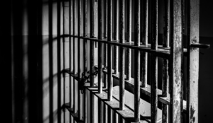 Soektog van stapel gestuur na dertien verhoorafwagtende gevangenes ontsnap uit polisie se selle in Polokwane