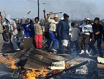 PROTESTE in SA - 'n uitstekende voorbeeld van barbarisme wat deur gewelddadige betogers afgedwing word, hulle vernietig alles wat hulle kan vind en brand alles wat kan brand