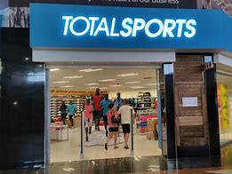 Totalsports onttrek reklame materiaal met Springbokslot Eben Etzebeth daarop uit alle winkels na aantygings van rassisme