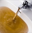 Stinkende bruin water loop uit krane in Parys as gevolg van baie jare se swak onderhoud en verwaarlosing deur die onbekwame ANC-regime